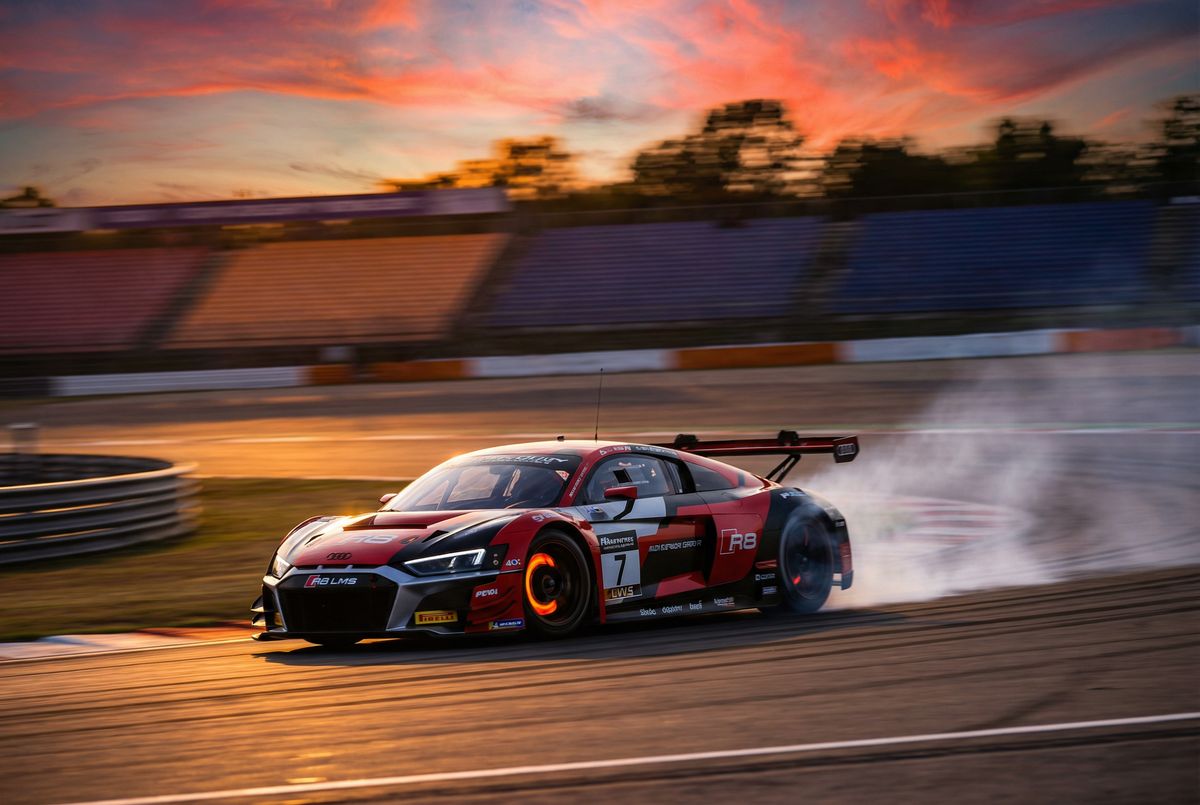 哔哩禁漫奥迪R8赛道视频